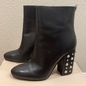 Ivanka Trump Telora Black Leather Size 8